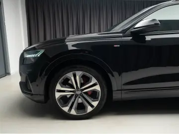 Audi Q8 S line