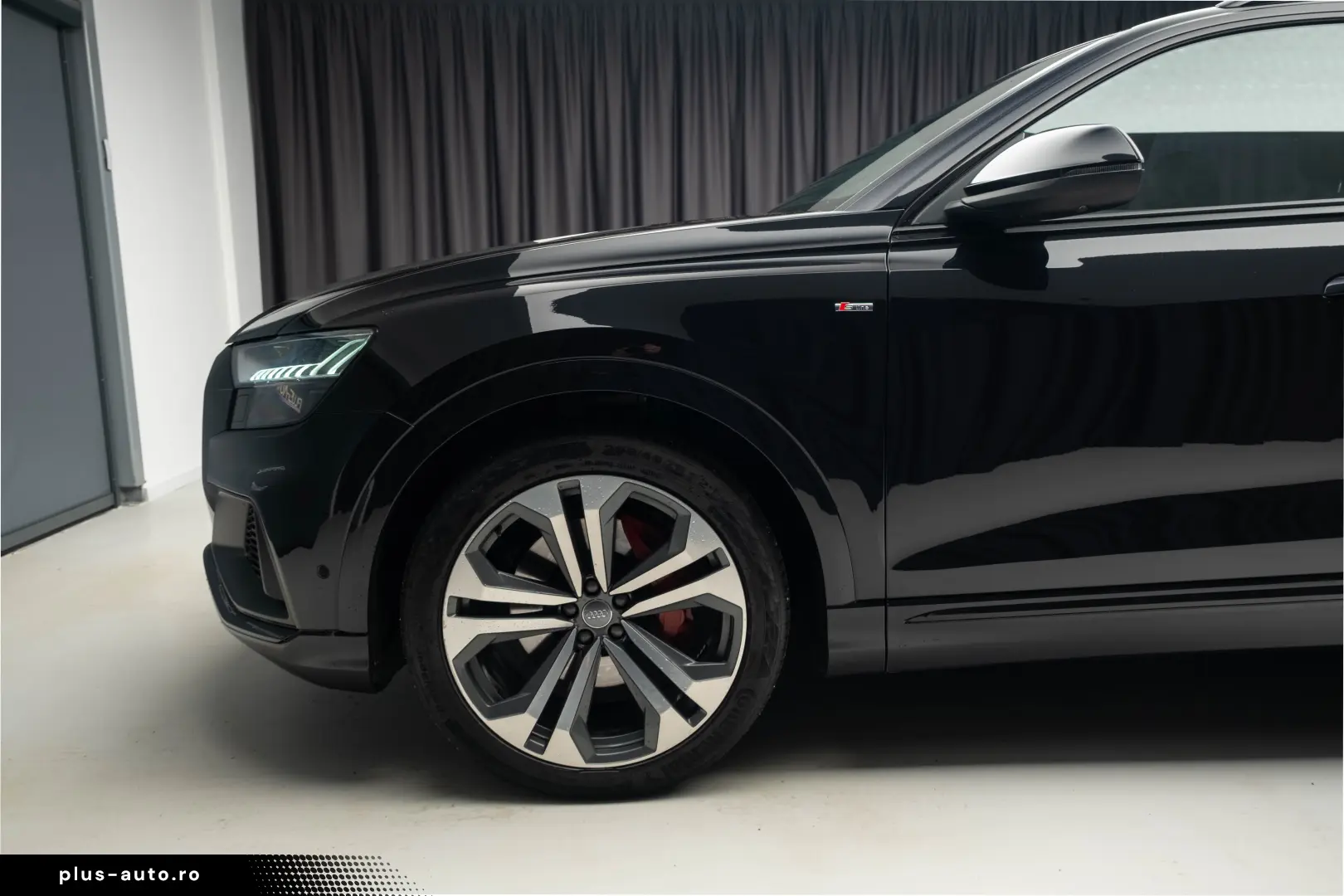 Audi Q8 S line