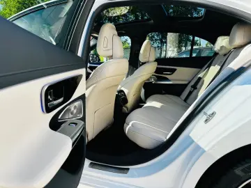 Mercedes-Benz E 200AMG Line Premium Plus Hyperscreen