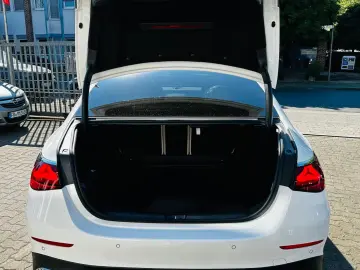 Mercedes-Benz E 200AMG Line Premium Plus Hyperscreen