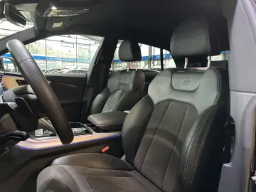 AUDI Q8 45 TDI Quattro S-Line HUD Matrix-LED R.Cam