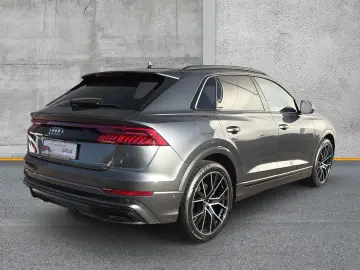 AUDI Q8 45 TDI qu S line MATRIX AIR STANDHZG AHK 21