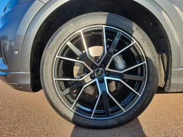 AUDI Q8 45 TDI qu S line MATRIX AIR STANDHZG AHK 21