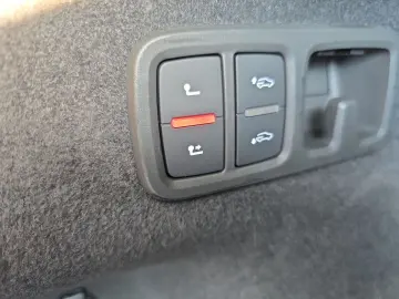 AUDI Q8 45 TDI qu S line MATRIX AIR STANDHZG AHK 21