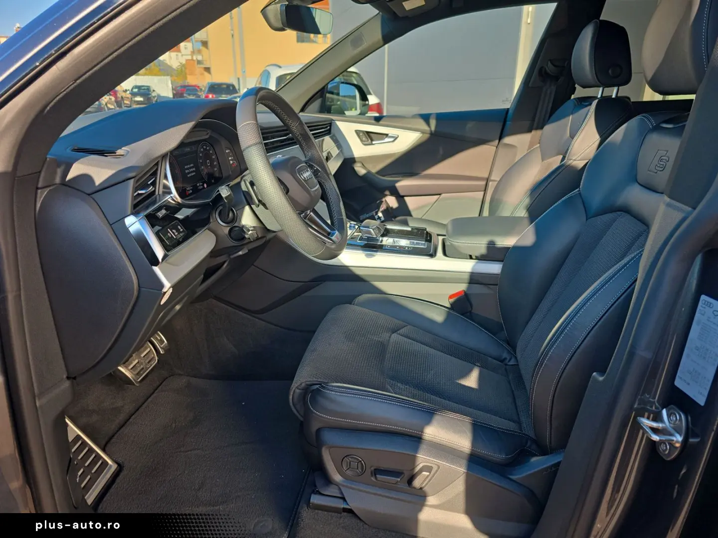 AUDI Q8 45 TDI qu S line MATRIX AIR STANDHZG AHK 21