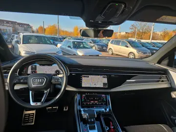 AUDI Q8 45 TDI qu S line MATRIX AIR STANDHZG AHK 21