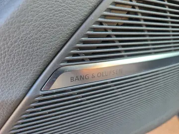 AUDI Q8 45 TDI qu S line MATRIX AIR STANDHZG AHK 21