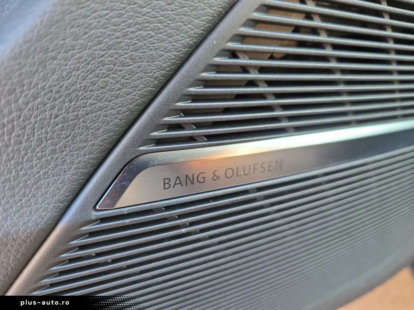 AUDI Q8 45 TDI qu S line MATRIX AIR STANDHZG AHK 21