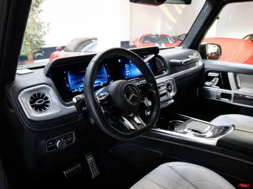 MERCEDES-BENZ G 63 AMG New Model - 1 Owner
