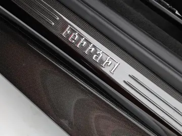 FERRARI Roma Spider - NERO PUROSANGUE - FERRARI