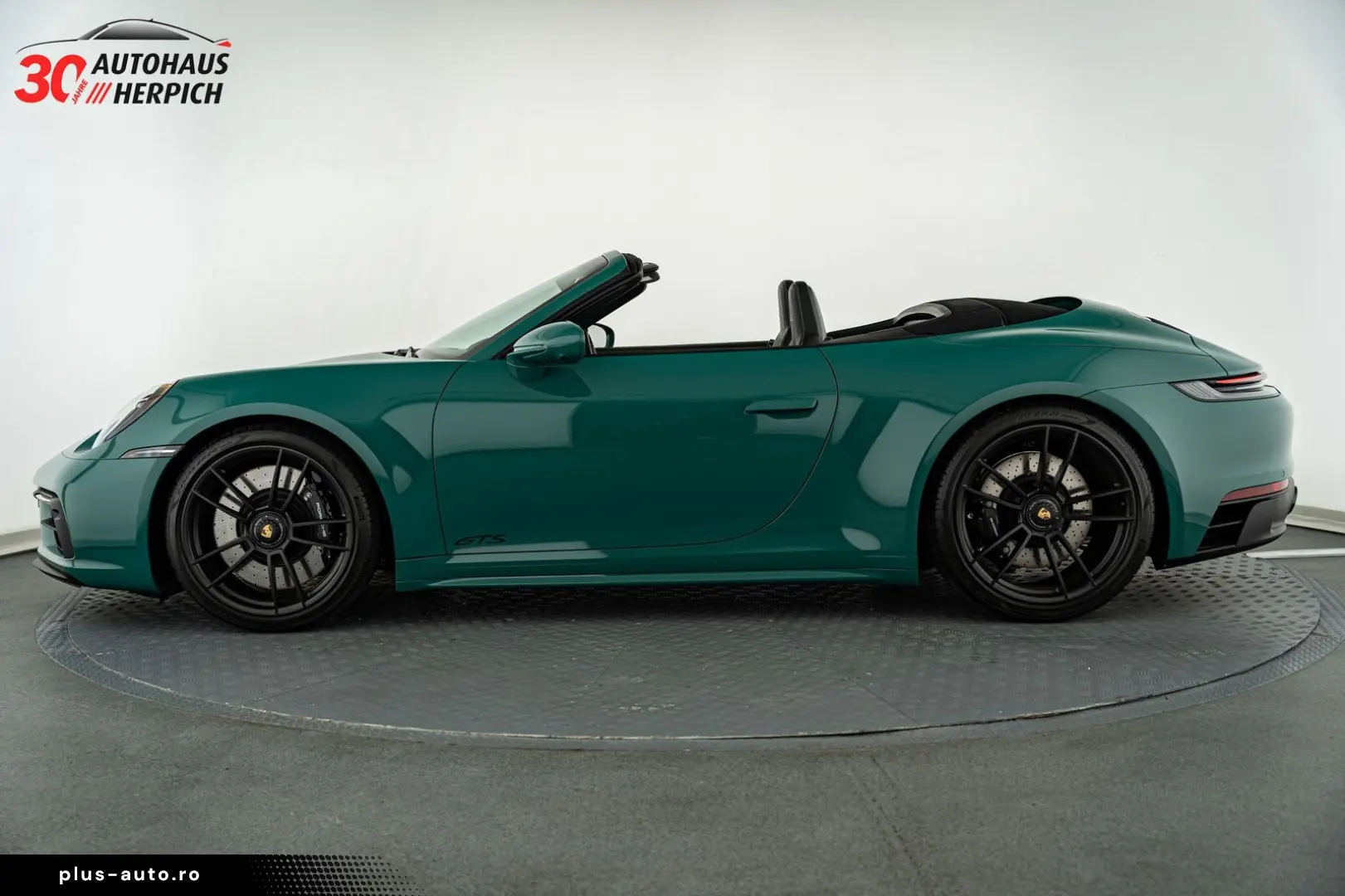 PORSCHE 992 Carrera GTS Cabriolet PTS Smyrnagreen Lift