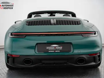 PORSCHE 992 Carrera GTS Cabriolet PTS Smyrnagreen Lift