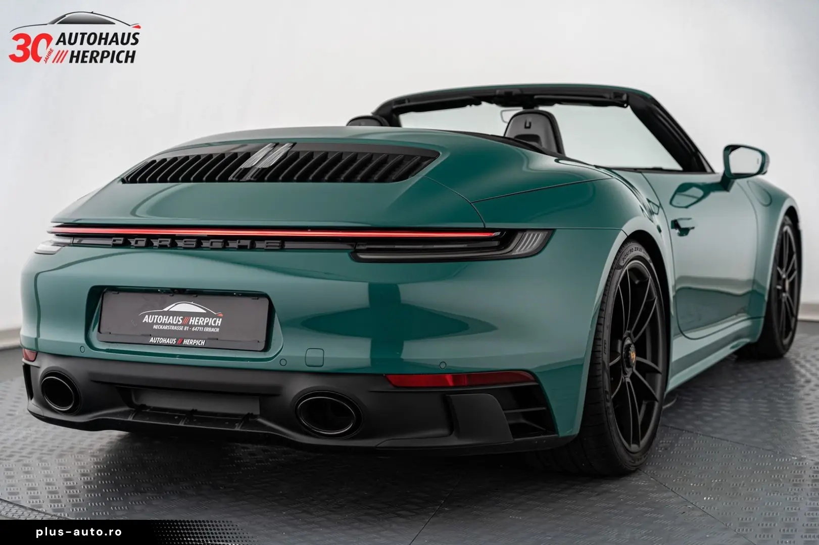 PORSCHE 992 Carrera GTS Cabriolet PTS Smyrnagreen Lift