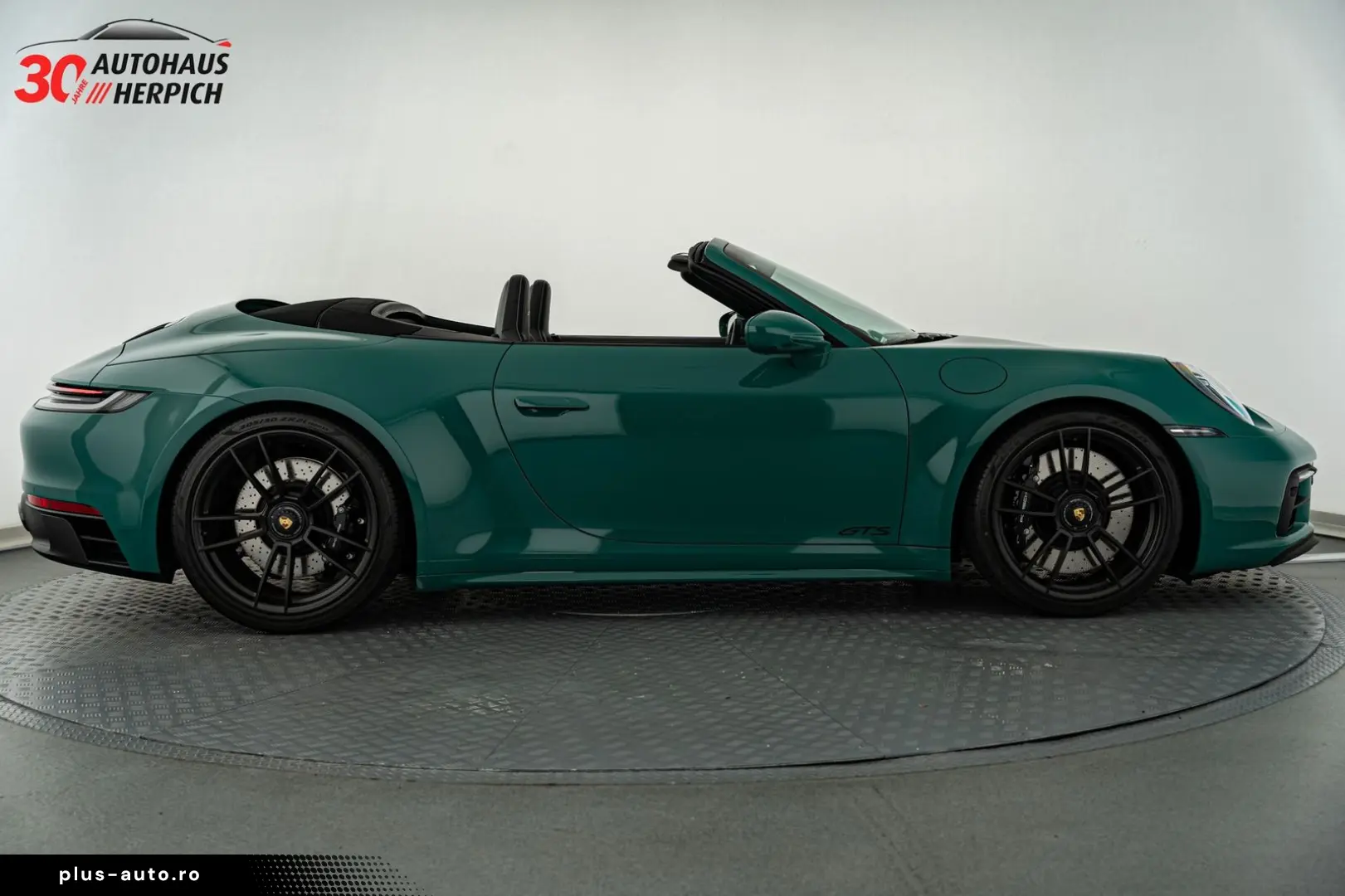 PORSCHE 992 Carrera GTS Cabriolet PTS Smyrnagreen Lift