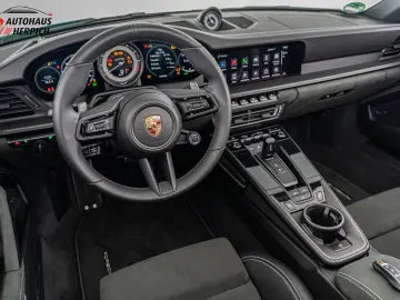 PORSCHE 992 Carrera GTS Cabriolet PTS Smyrnagreen Lift