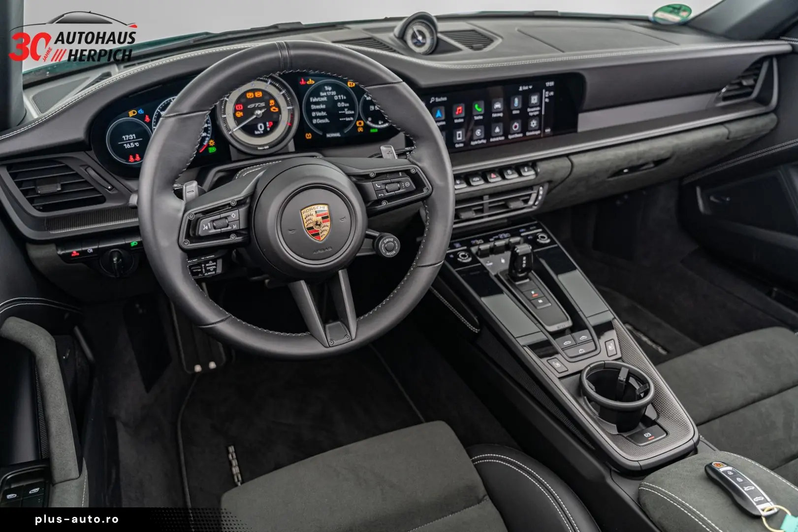 PORSCHE 992 Carrera GTS Cabriolet PTS Smyrnagreen Lift