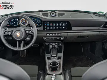 PORSCHE 992 Carrera GTS Cabriolet PTS Smyrnagreen Lift