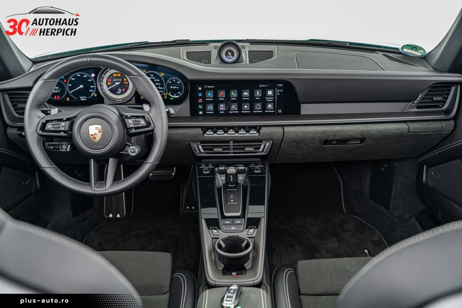 PORSCHE 992 Carrera GTS Cabriolet PTS Smyrnagreen Lift