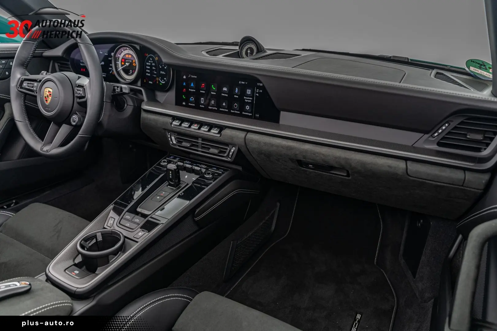 PORSCHE 992 Carrera GTS Cabriolet PTS Smyrnagreen Lift