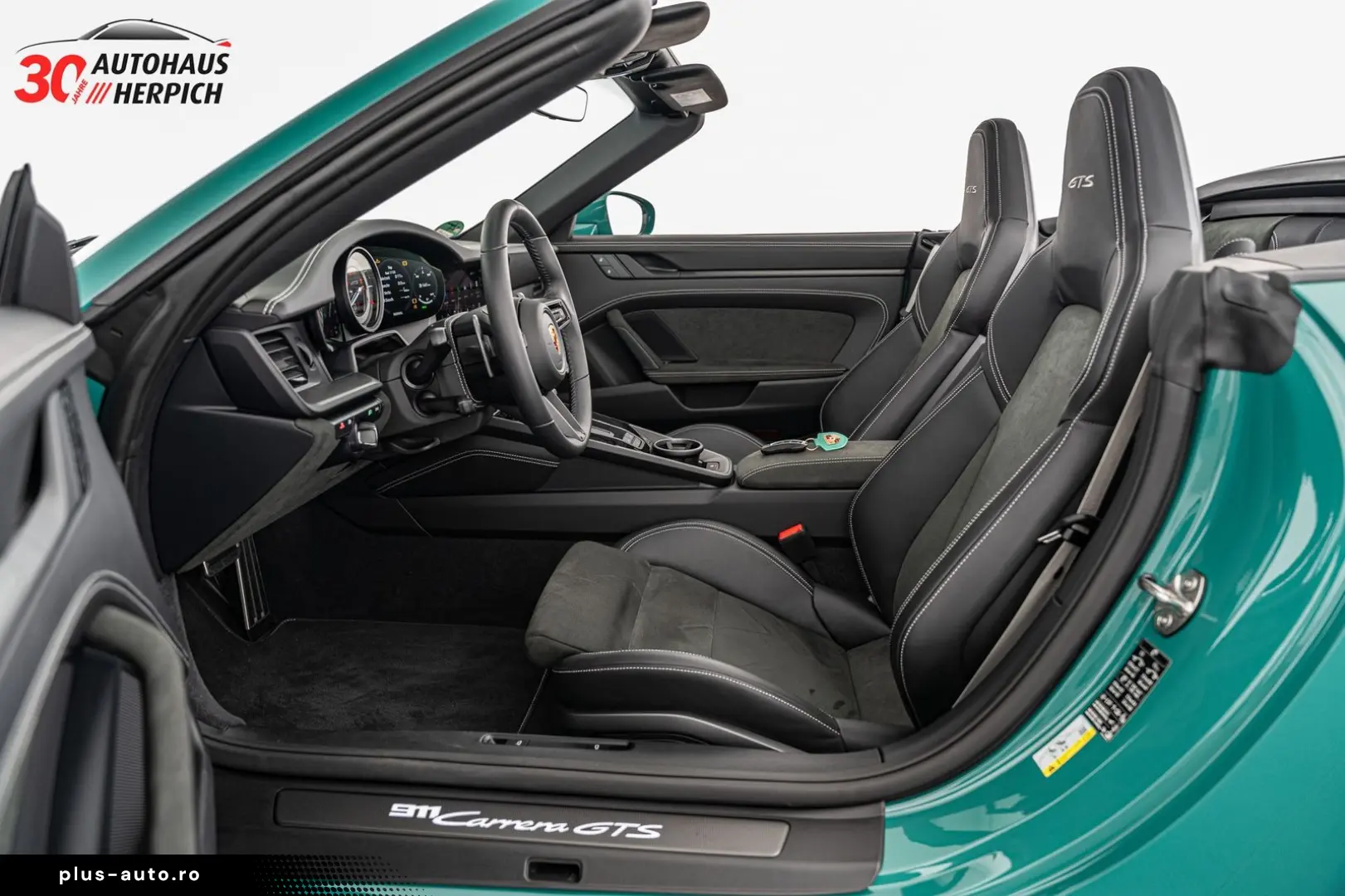 PORSCHE 992 Carrera GTS Cabriolet PTS Smyrnagreen Lift