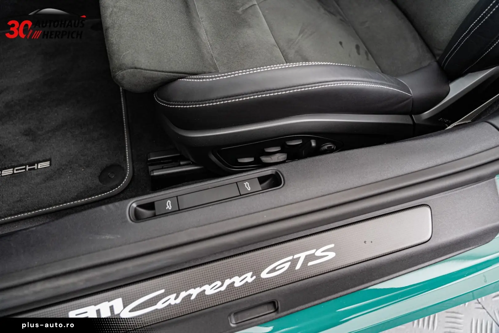 PORSCHE 992 Carrera GTS Cabriolet PTS Smyrnagreen Lift
