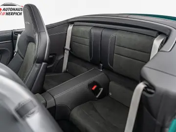 PORSCHE 992 Carrera GTS Cabriolet PTS Smyrnagreen Lift