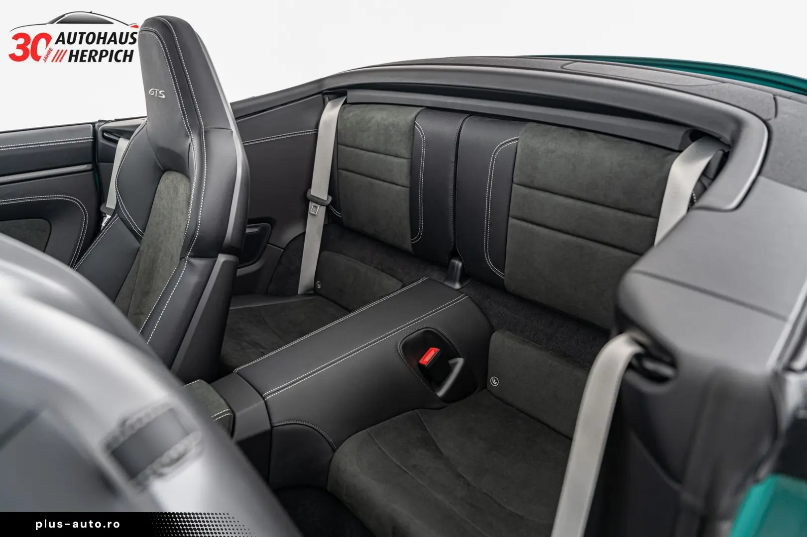 PORSCHE 992 Carrera GTS Cabriolet PTS Smyrnagreen Lift