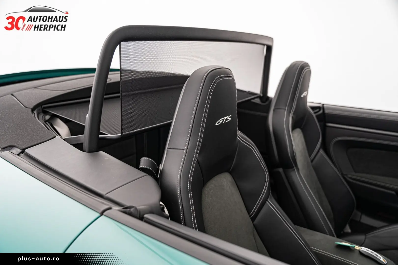 PORSCHE 992 Carrera GTS Cabriolet PTS Smyrnagreen Lift