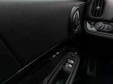 MINI Cooper SE Countryman Essential All4 Kamera DAB