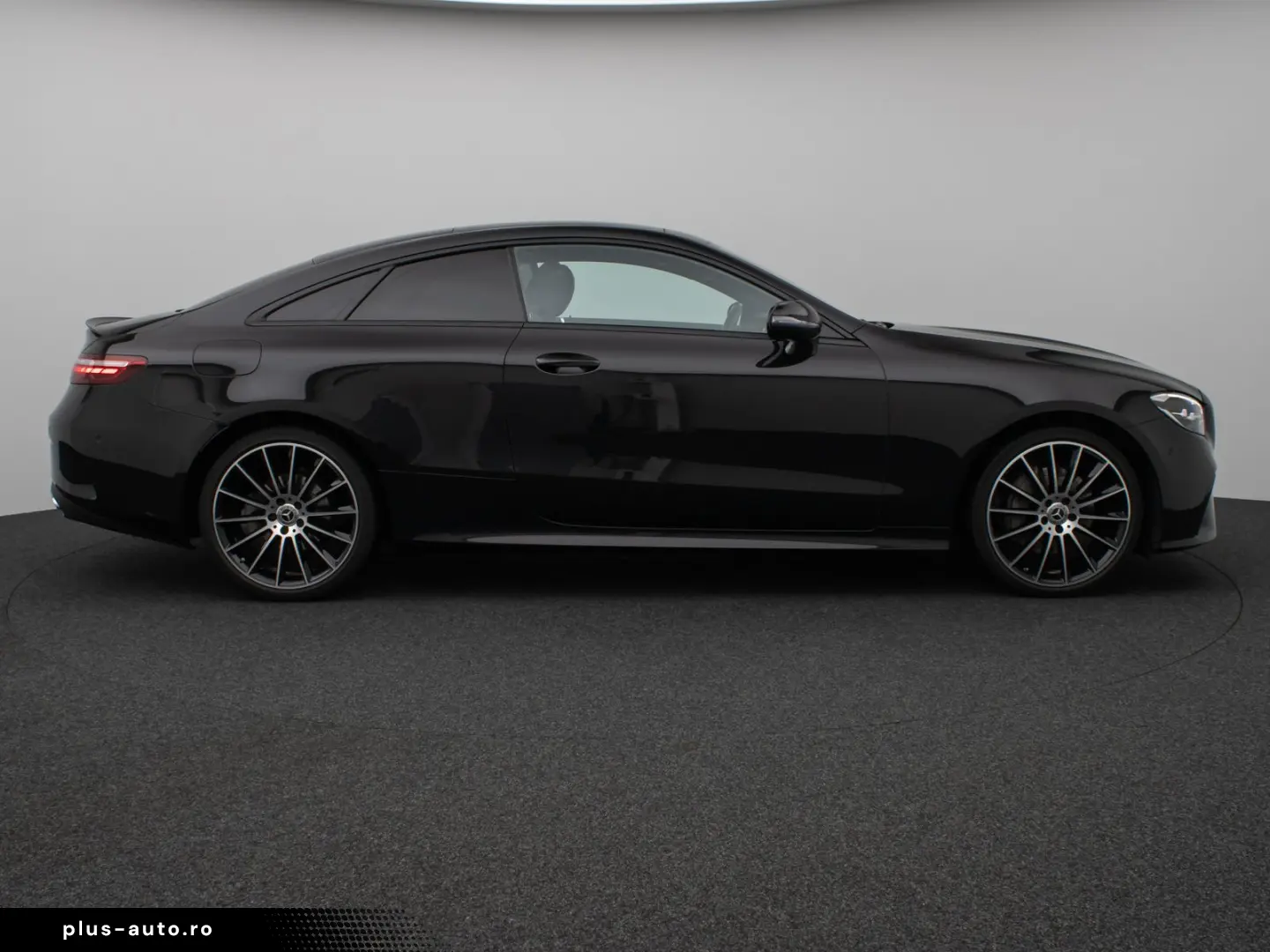 MERCEDES-BENZ E300d Coupe 4Matic AMG Panorama Kamera LED