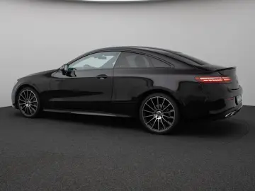 MERCEDES-BENZ E300d Coupe 4Matic AMG Panorama Kamera LED