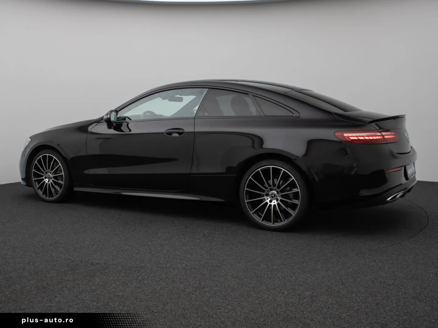 MERCEDES-BENZ E300d Coupe 4Matic AMG Panorama Kamera LED