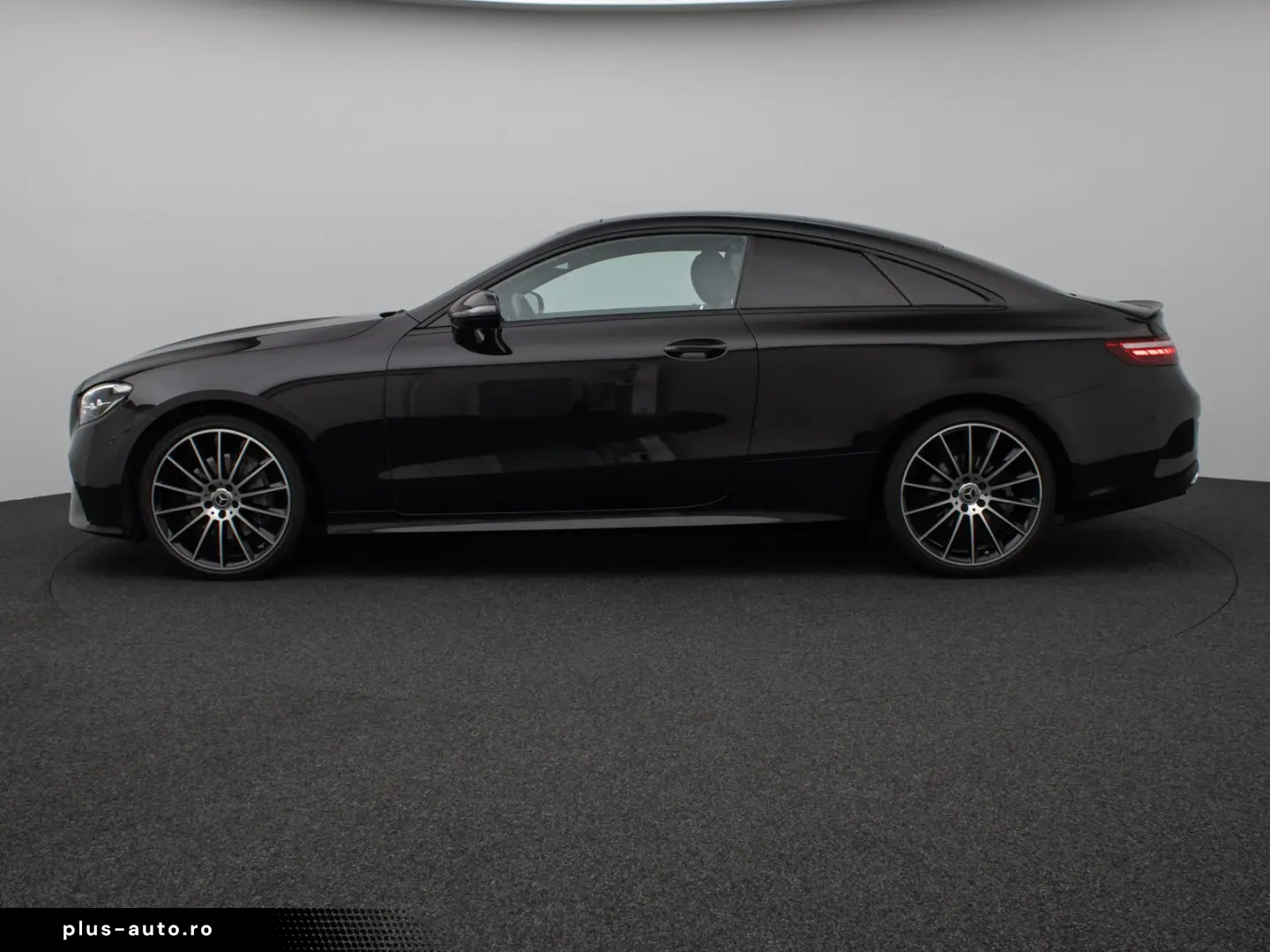 MERCEDES-BENZ E300d Coupe 4Matic AMG Panorama Kamera LED