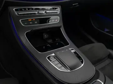 MERCEDES-BENZ E300d Coupe 4Matic AMG Panorama Kamera LED