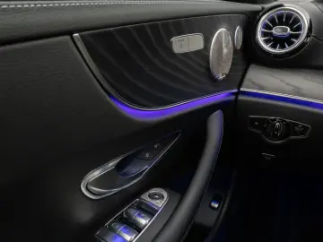 MERCEDES-BENZ E300d Coupe 4Matic AMG Panorama Kamera LED