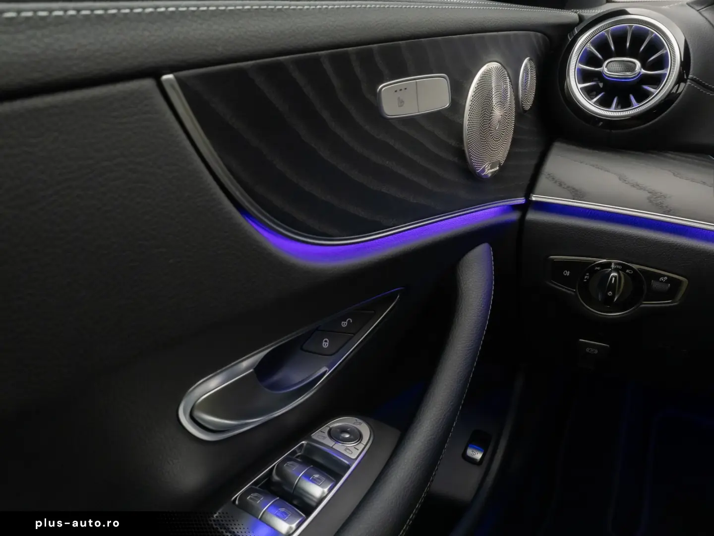 MERCEDES-BENZ E300d Coupe 4Matic AMG Panorama Kamera LED