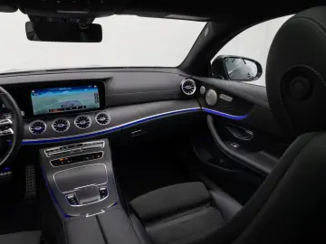 MERCEDES-BENZ E300d Coupe 4Matic AMG Panorama Kamera LED