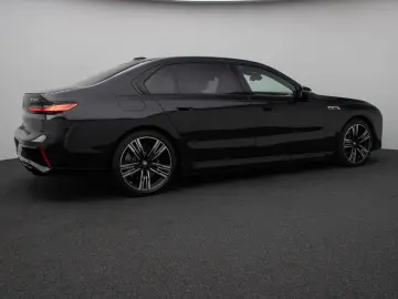BMW M760e Sky Lounge B&W Fond Ent M-Performance Voll