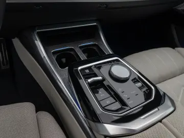 BMW M760e Sky Lounge B&W Fond Ent M-Performance Voll