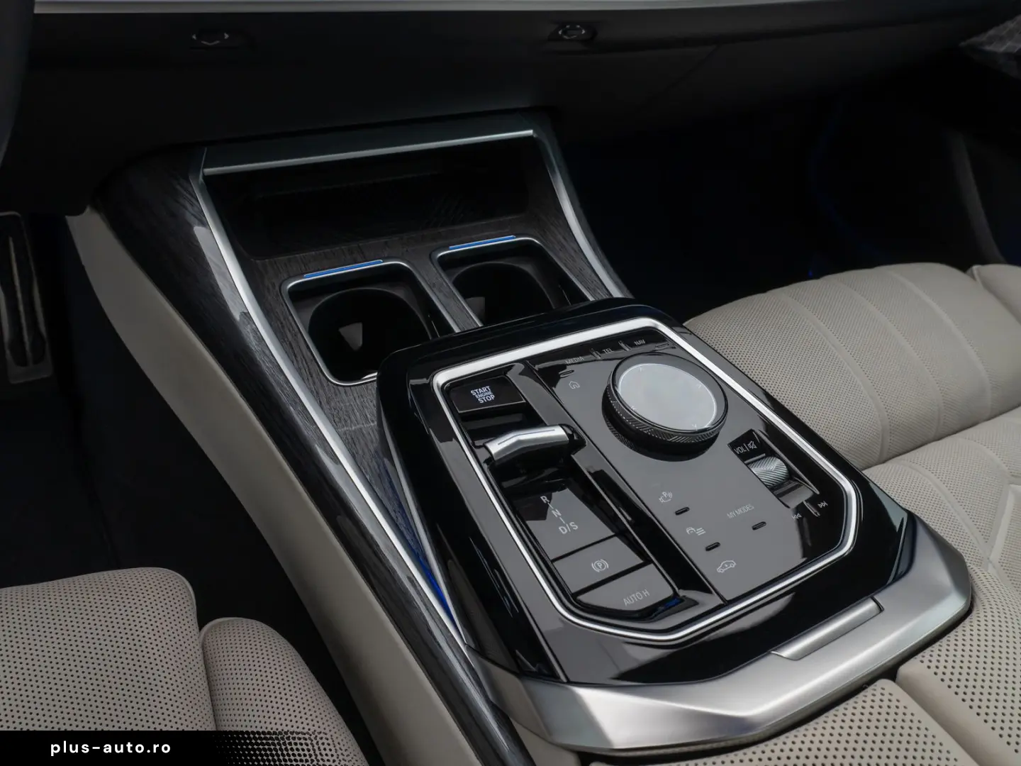 BMW M760e Sky Lounge B&W Fond Ent M-Performance Voll