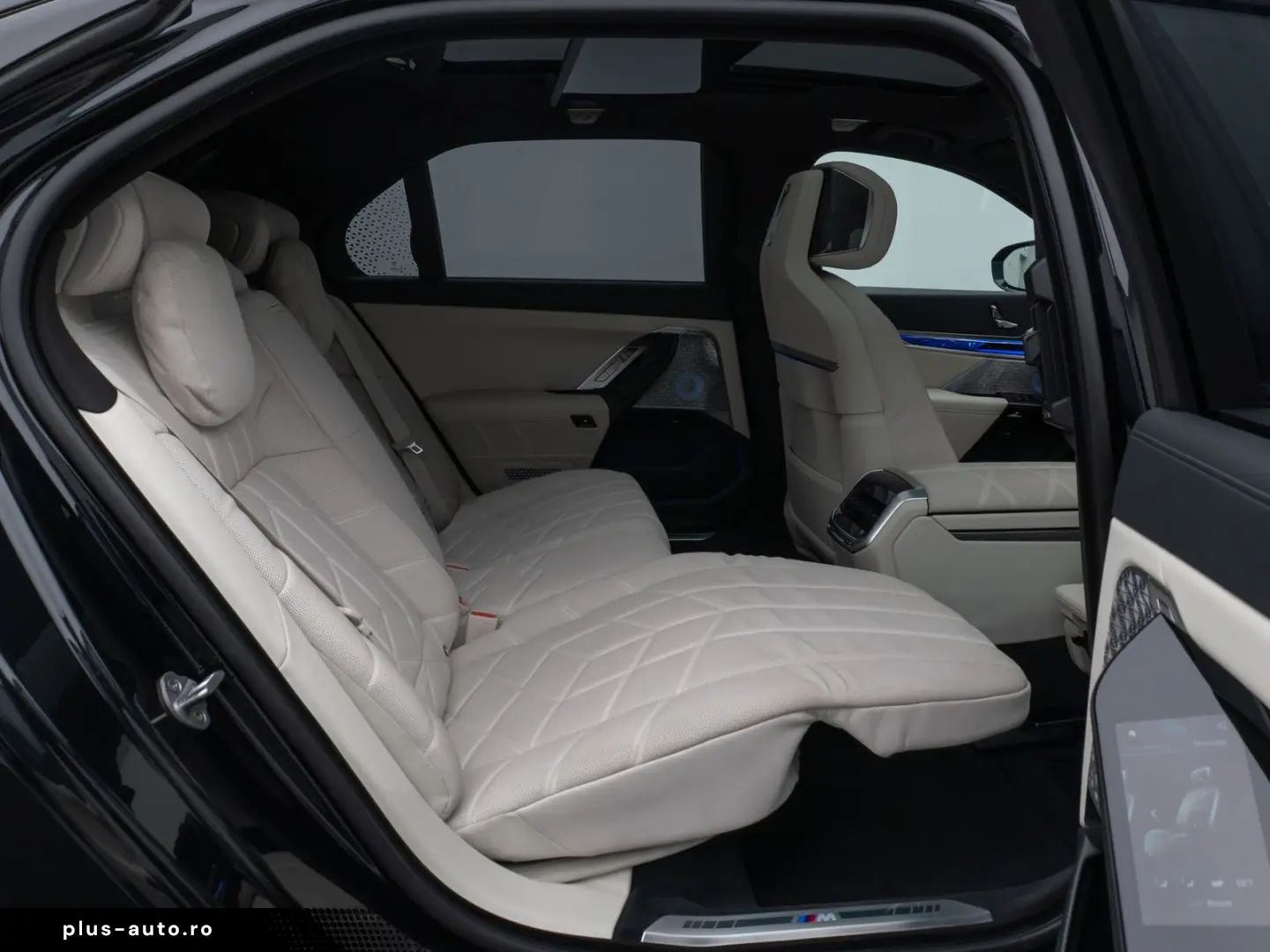 BMW M760e Sky Lounge B&W Fond Ent M-Performance Voll