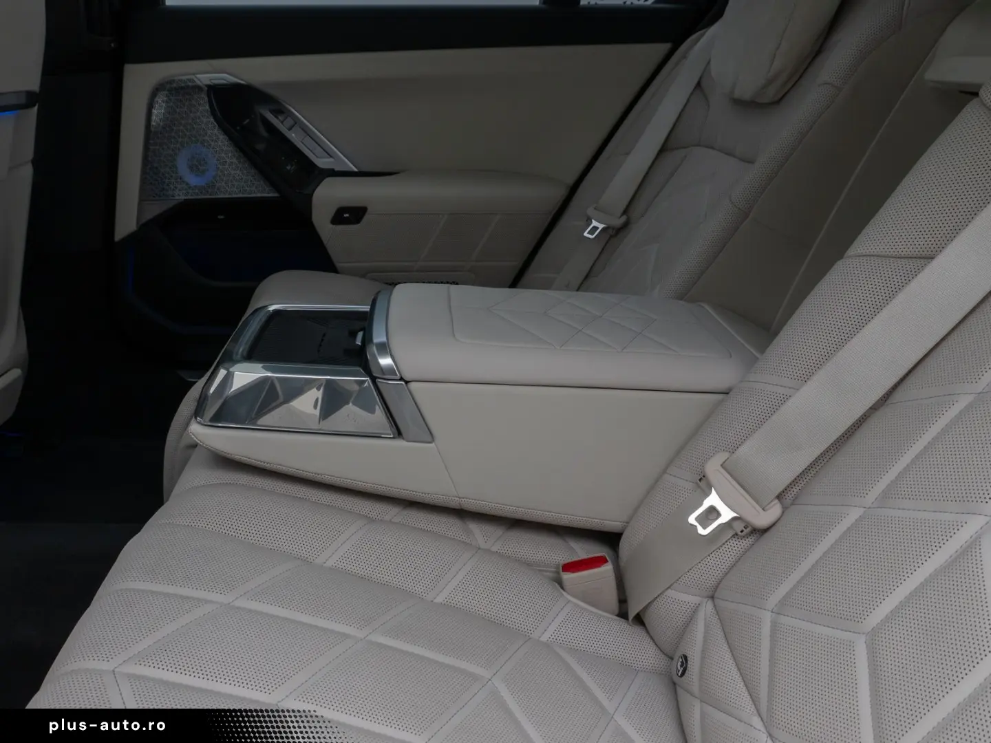 BMW M760e Sky Lounge B&W Fond Ent M-Performance Voll