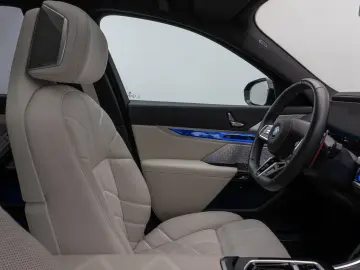 BMW M760e Sky Lounge B&W Fond Ent M-Performance Voll