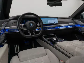 BMW M760e Sky Lounge B&W Fond Ent M-Performance Voll