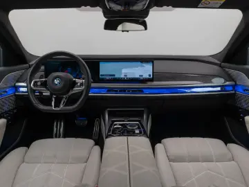 BMW M760e Sky Lounge B&W Fond Ent M-Performance Voll