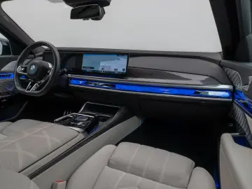 BMW M760e Sky Lounge B&W Fond Ent M-Performance Voll