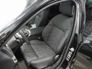 BMW 740d xDrive M Sport Pro Autobahnas LoungeSeating