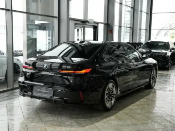 BMW 740d xDrive M SPORT PRO Sky-Lou. Autotür. FOND