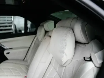 BMW 740d xDrive M SPORT PRO Sky-Lou. Autotür. FOND