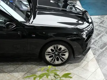 BMW 740d xDrive M SPORT PRO Sky-Lou. Autotür. FOND